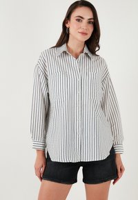 Unselected, black