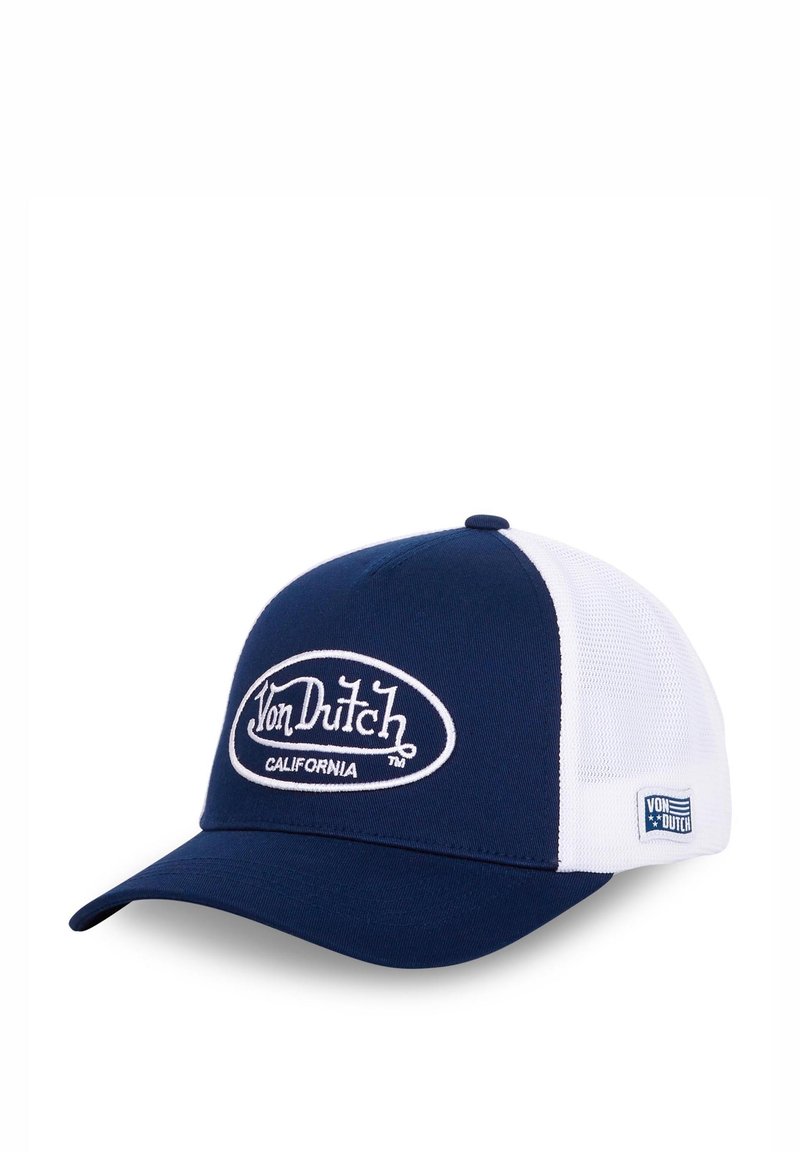 Gorra azul marino con parte trasera de malla blanca, con un parche frontal con el logo "Von Dutch California" en blanco. Visera curva y correa ajustable.