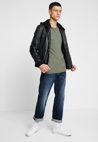 Jeans Pepe Jeans London Kingston - Bleu Coupe Regular Homme - 100% Neuf
