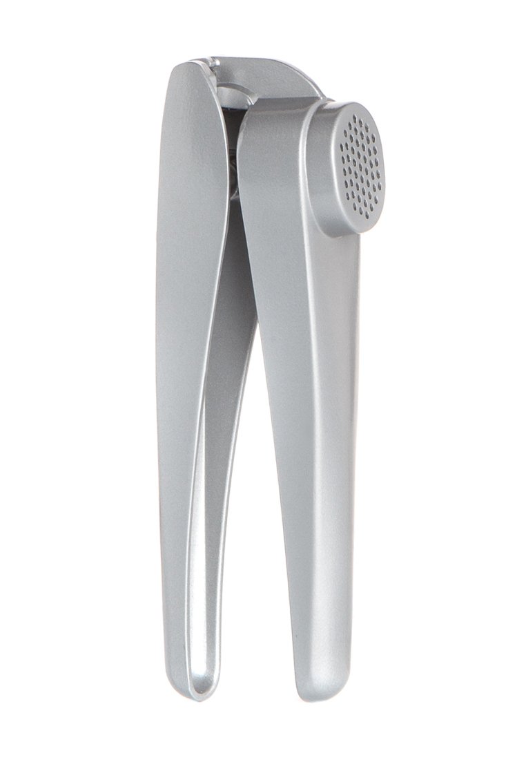 Silberner Knoblauchpresser mit elegantem, ergonomischem Design, konischen Griffen und einer perforierten Pressfläche für effizientes Zerkleinern von Knoblauch.