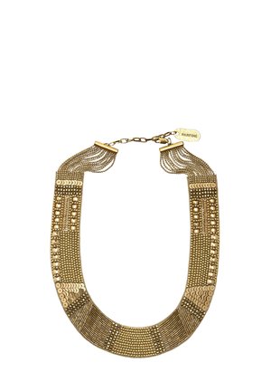 Naszyjnik w odcieniu złota z wieloma łańcuszkami, koralikami i cekinami ułożonymi w geometryczne wzory, wyposażony w regulowane zapięcie i metkę marki.