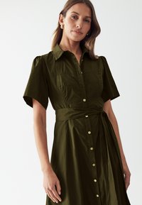 WILLA LUCY - Maksimekko - khaki