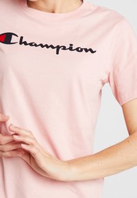 Champion Camiseta estampada - pink