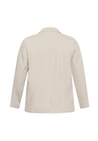 Beige bleiseri, jossa on lievillä kauluksilla, pitkät hihat, kaksi sivutaskua ja sileä pinta. Yksinkertainen takakuvio ilman koristeluja.