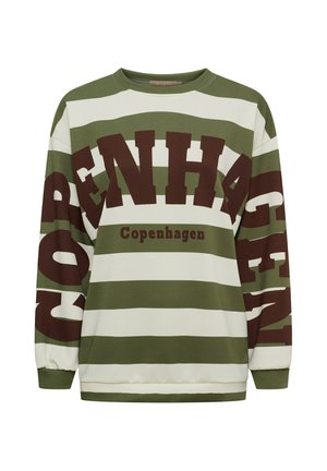 Langærmet sweatshirt med vandrette grønne og hvide striber, stor brun tekst "Copenhagen" på bryst og ærmer.