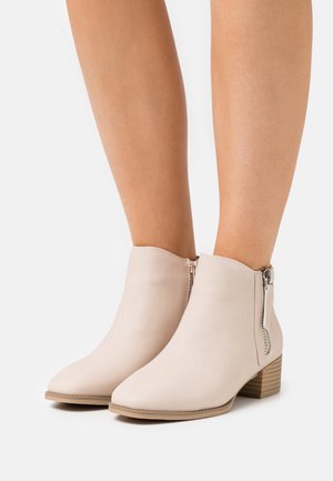 DIXIEE - Ankle boots - bone