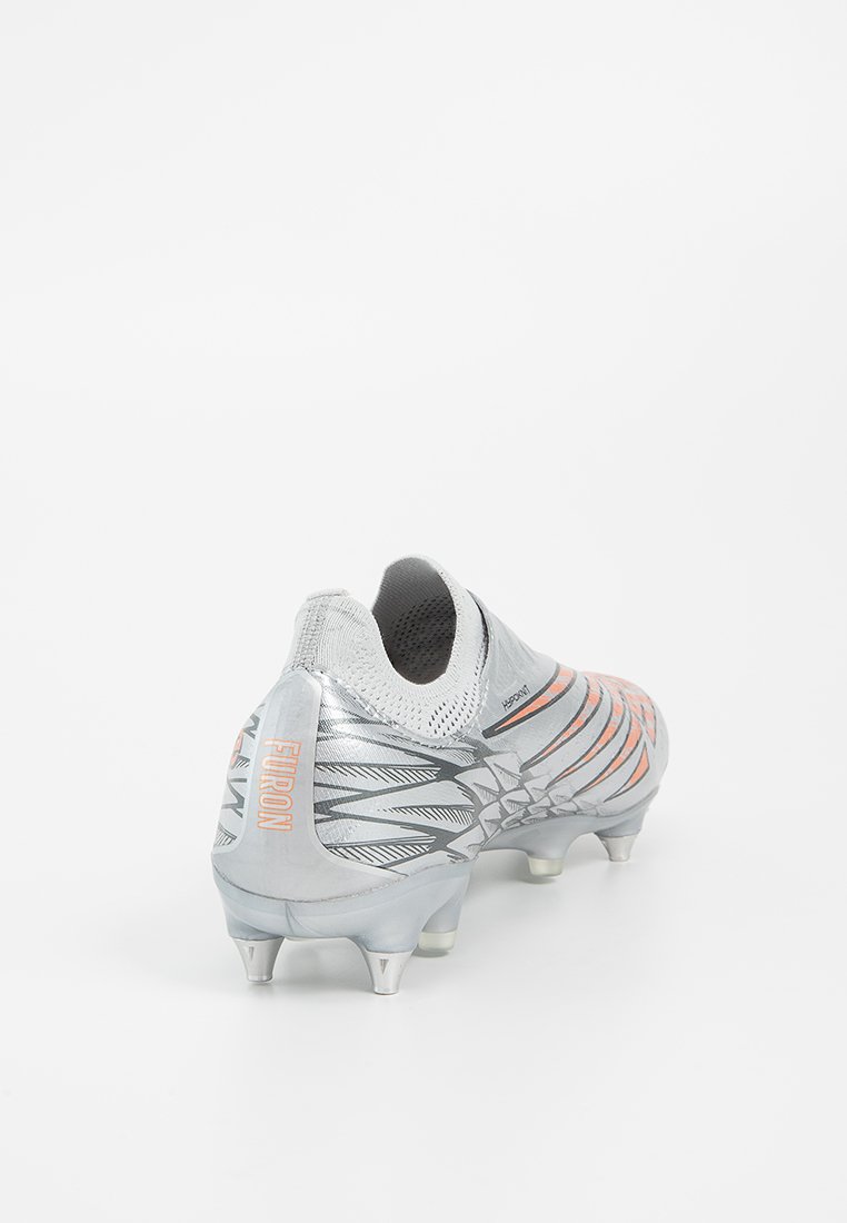 Fußballschuhe für weichen Untergrund