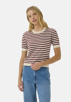 Haut en tricot à manches courtes à rayures crème et bordeaux, avec un col rond à côtes et des poignets, conçu avec une coupe décontractée.