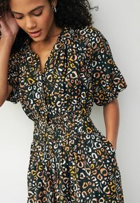 Next PUFF SLEEVE MIDI - REGULAR FIT - Paitamekko - true animal print