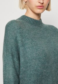 Vero Moda VMLEFILE BOXY NOOS - Jumper - dark forest melange