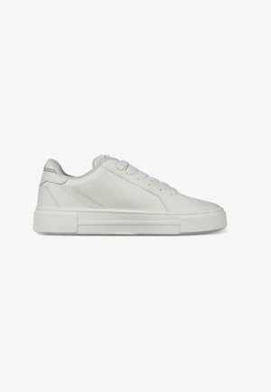 Valged nahksneakerid sujuva pinnaga, ümarad varbad, kuus aukudega ja tasase kummitaldiga. Peened õmblused ja hallid aktsendid.