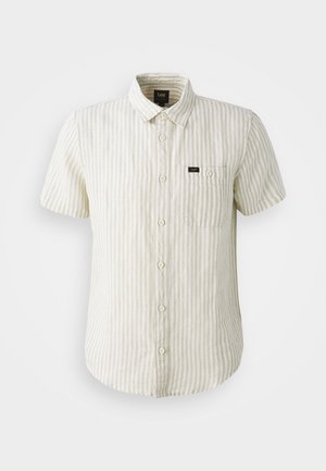 Chemise à manches courtes beige avec des rayures verticales gris clair, dotée d'un design à boutons, d'un col et d'une poche poitrine unique.