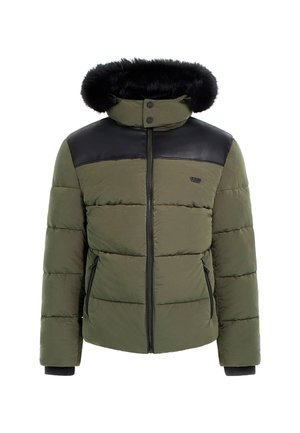 Oliwkowa puchowa kurtka z czarną skórzaną panelem na ramieniu i sztucznym futrem na kapturze. Posiada boczne kieszenie zapinane na zamek oraz ściągacze na mankietach.