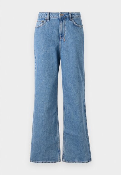 Gai zila denima široka kāju bikses ar augstu jostasvietu, kurām ir pogu un rāvējslēdzēja aizdare, priekšējās kabatas un izbalēta tekstūra.