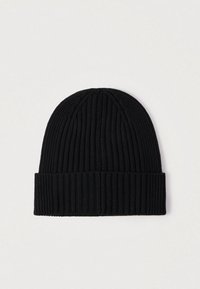 Cappello a cuffia nero in maglia a coste con risvolto. Tessuto resistente e morbido, design aderente adatto per il clima freddo.