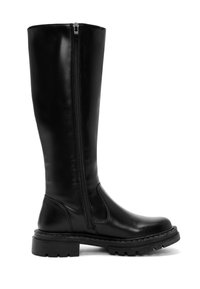 Stivale nero in pelle altezza ginocchio con zip laterale, suola in gomma spessa, texture liscia, punta rotonda e cuciture rinforzate.