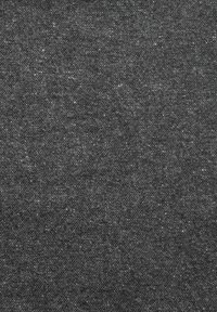 Dunkelgrauer Stoff mit gewebter Struktur, der hellgraue Sprenkel aufweist. Glatte Oberfläche mit dezenten Farb- und Musterabweichungen.