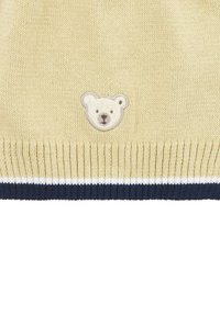Geel gebreide trui met een geribbelde marineblauwe en witte onderrand. Beschikt over een crèmekleurige berenface patch op de voorkant. Zachte textuur.