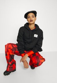 Jordan W J ESSEN - Sweatshirt com capuz - black