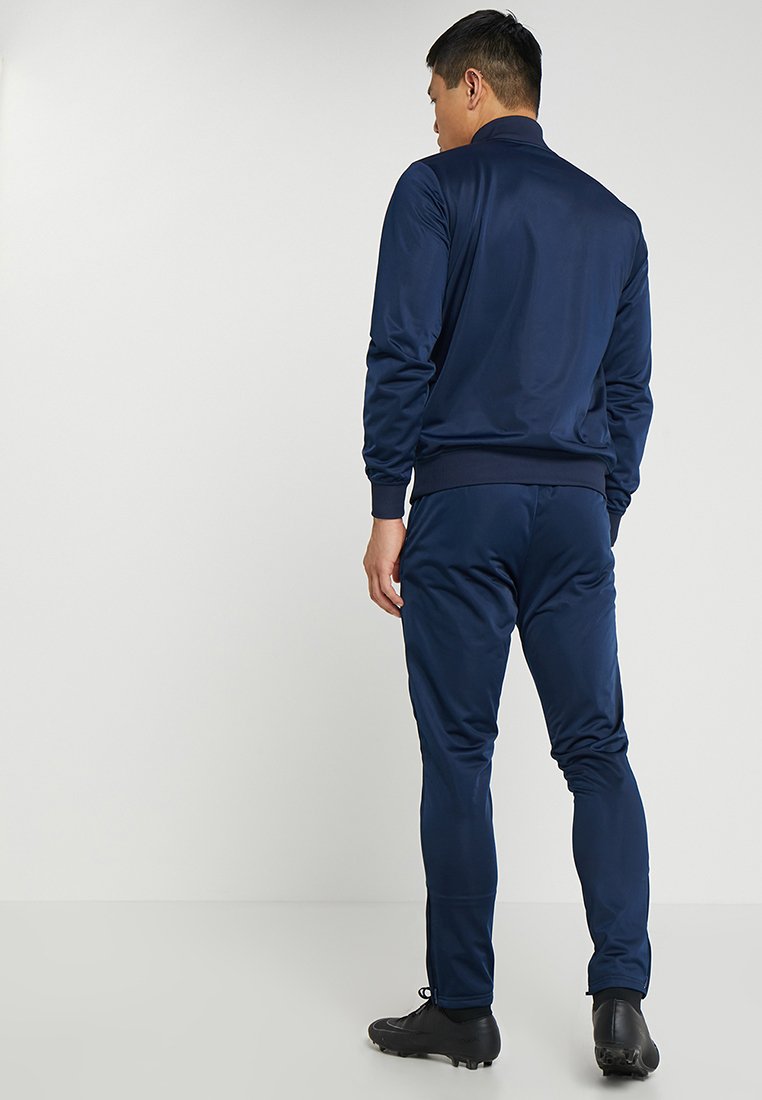 Herren Trainingsanzüge | Umbro Jogginghose dark navy/dunkelblau - HS78838 Herren Trainingsanzüge | Umbro Jogginghose dark navy/dunkelblau - HS78838