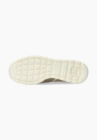 Semelle de sneaker avec un fond en caoutchouc blanc présentant un motif en grille, un bout courbé et un détail de logo en relief près du talon.