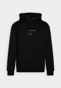 Černá mikina s kapucí z měkké látky, s přední kapsou, stahovací kapucí a bílým potiskem textu "SELECTED HOMME" na hrudi.