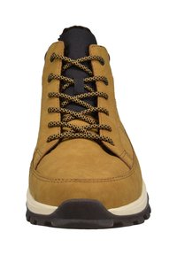 Braune Wildleder-Wanderschuhe mit schwarzem Stoffkragen, strukturierten Schnürsenkeln und einer schwarzen Gummisohle. Verfügt über gestickte Details und eine robuste Verarbeitung.