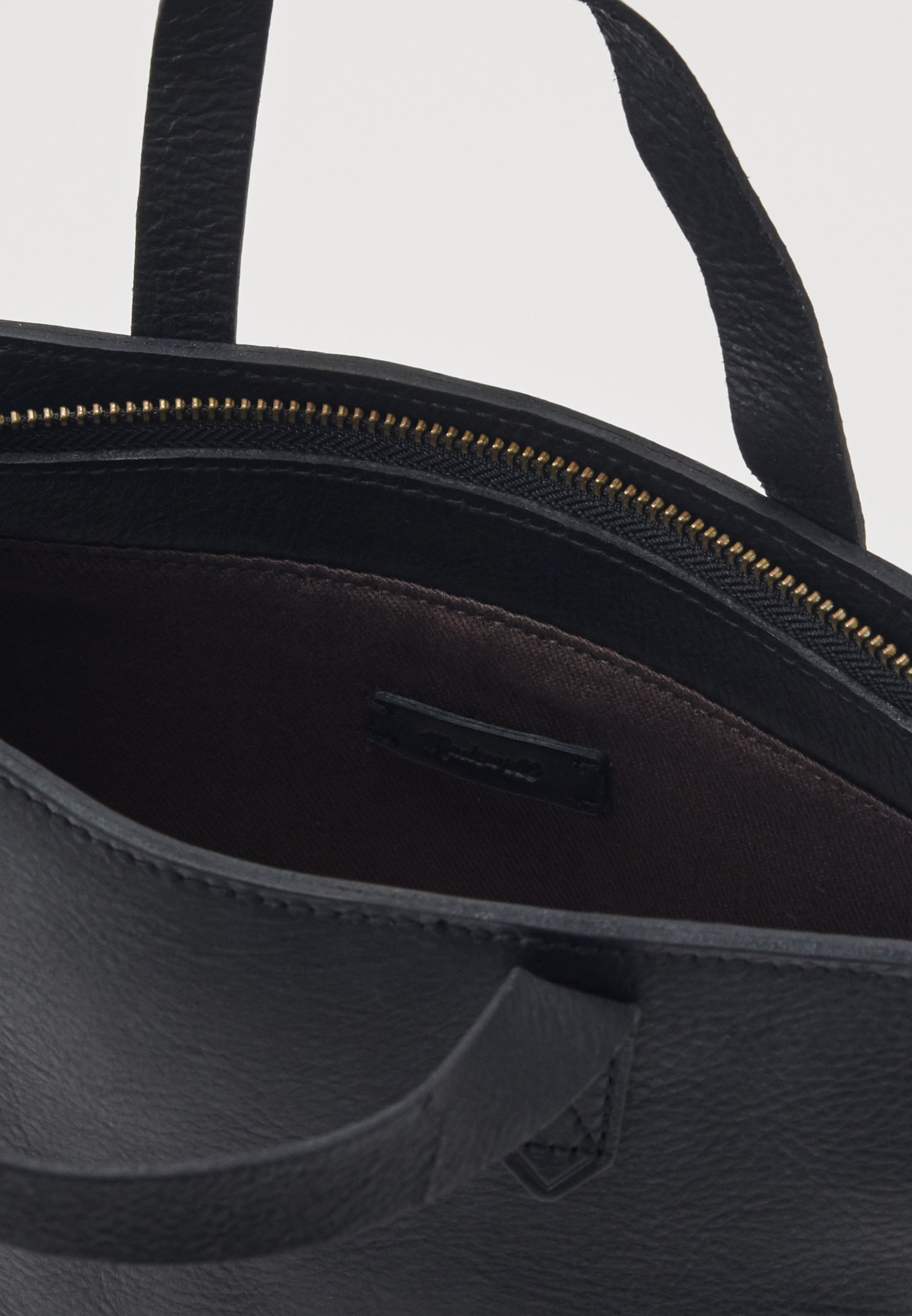 THE ZIP TRANSPORT CROSSBODY Handväska true black THE ZIP TRANSPORT CROSSBODY Handväska true black