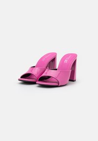 Madden Girl Pantofle na podpatku - pink