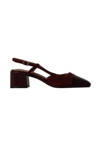Chaussure femme rouge foncé à petit talon bloc, bout pointu, bride slingback et petite boucle sur fond blanc.