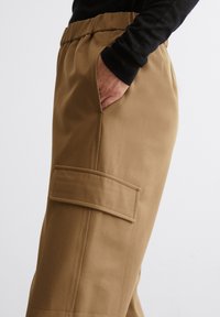 Marc O'Polo JOGGER STYLE WAIST - Cargohose - melted nougat