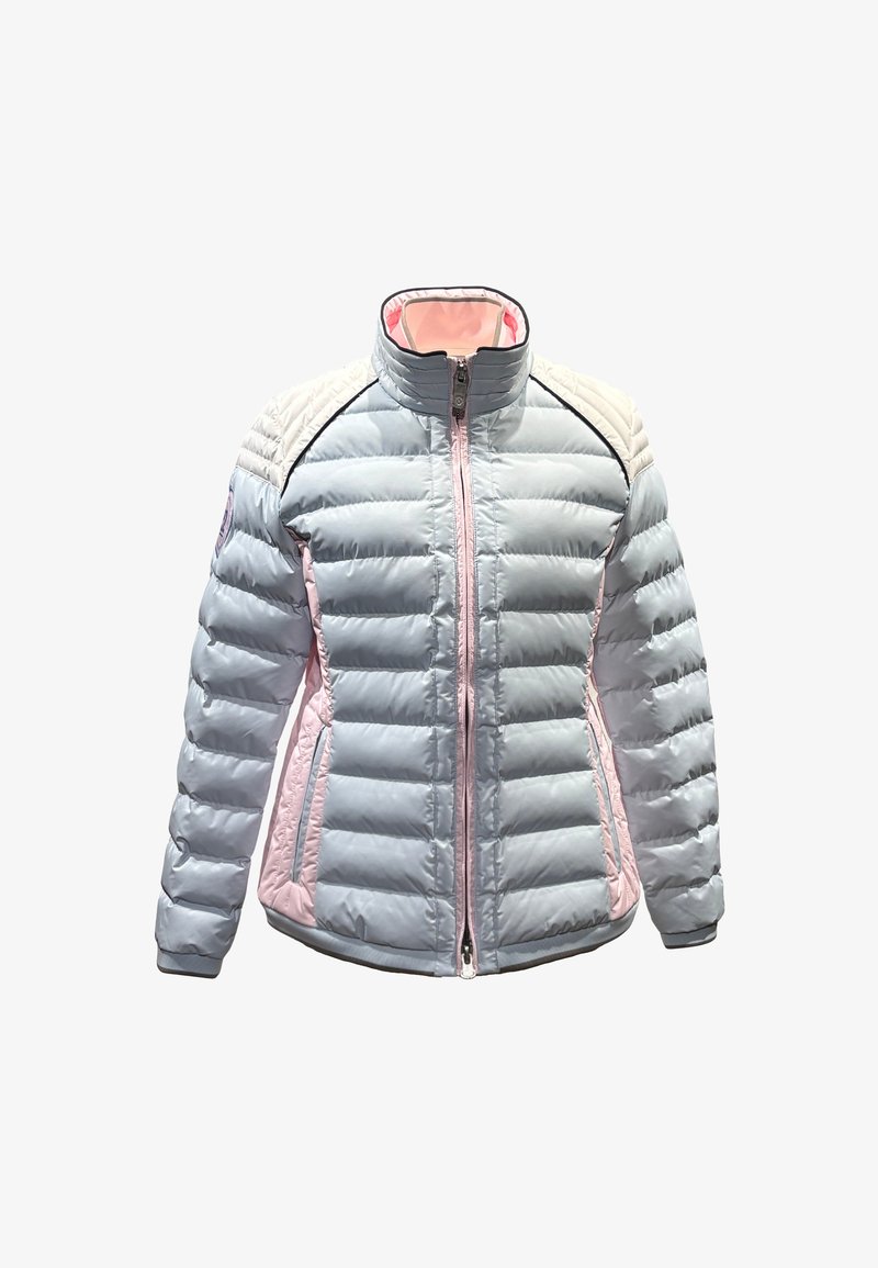 Helle blaue Daunenjacke mit hohem Kragen, rosa Akzenten und gestepptem Design. Mit Reißverschluss vorderseitig und seitlichen Taschen. Weiche Textur.