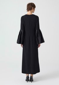 Touché Privé TAFFETA SLEEVE DETAILED - Maxi šaty - black