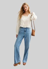 New Look PINTUCK LONG SLEEVE CROP - Blouse - off white