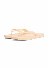 Lys ferskenfarvede flip-flops med strukturerede såler. De har tynde, dobbeltkrydsede remme og et fladt design, lavet af fleksibelt materiale.