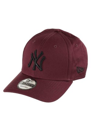 Maroon baseball cap made of fabric, featuring a black embroidered logo, structured shape, adjustable strap, and a round branded tag.