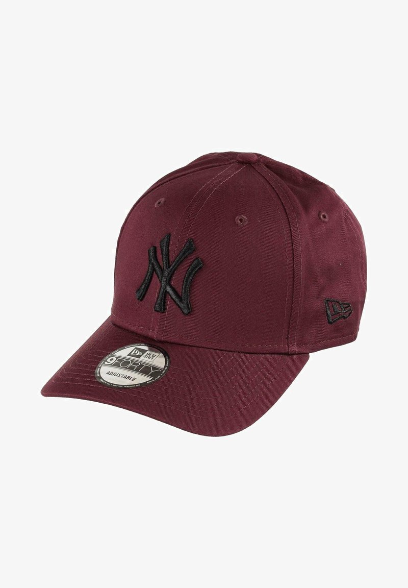 Maroon baseball cap made of fabric, featuring a black embroidered logo, structured shape, adjustable strap, and a round branded tag.