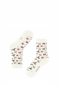 Weiße Socken mit einem Weihnachtsthema-Design, das rote Sterne, grüne Stechpalmen und Beeren zeigt, mit "FALKE" in Grün auf der Sohle gedruckt.