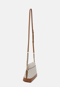 MICHAEL Michael Kors JET CHARM DOME - Taška cez plece - vanilla/acorn