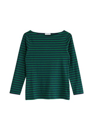 Maglietta a maniche lunghe con scollo a barca, caratterizzata da righe orizzontali blu navy e verdi su un tessuto morbido. Design semplice senza decorazioni.