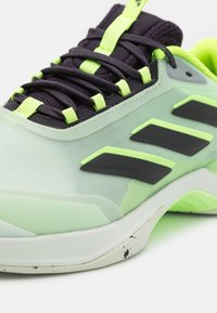 adidas Performance AVACOURT 2 zielony neon