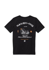 Schwarzes Baumwoll-T-Shirt mit einem Grafikdesign von Ramen in einer Schüssel mit Essstäbchen, mit weißem und orangefarbenem Text, der "RAMEN-ING FRESH & DELICIOUS" sagt.