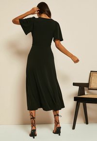 Friends Like These ITY FLUTTER SHORT SLEEVE MIDI - Trikoomekko - black