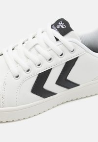 Hummel DERBY COURT LC JR - Tenisky - black/white