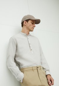 Jack & Jones PREMIUM JPRBLASUMMER HALF PLACKET L/S SN - Camisa - crockery