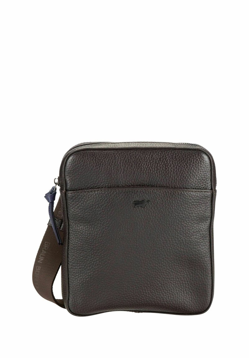 Borsa a tracolla in pelle marrone scuro con superficie texture, chiusura con zip e dettaglio del logo. Tracolla regolabile con accenti di colore a contrasto.