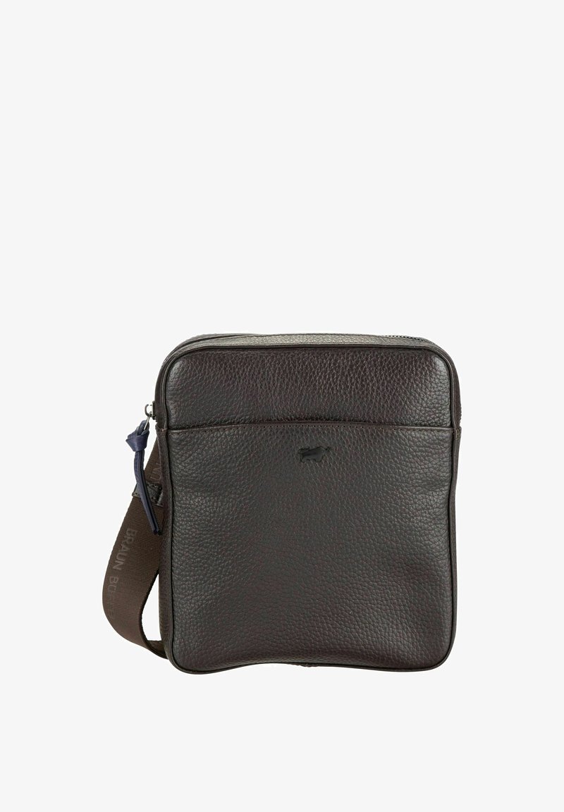 Borsa a tracolla in pelle marrone scuro con superficie texture, chiusura con zip e dettaglio del logo. Tracolla regolabile con accenti di colore a contrasto.
