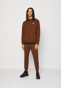 Nike Sportswear CRW - Camisola - cacao  wow/white