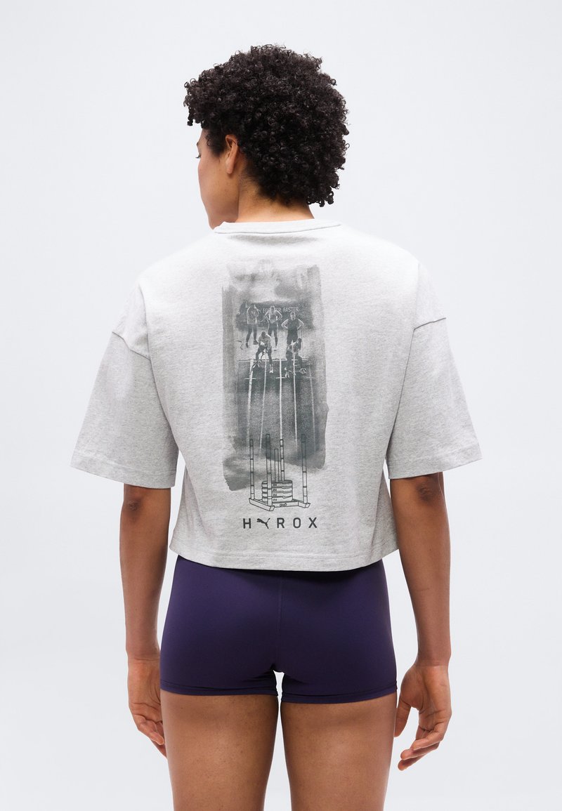 PUMA X HYROX CROPPED - Triko s potiskem - light gray heather