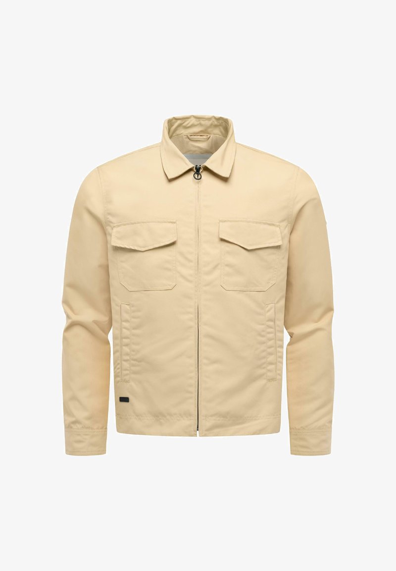 Beige Reißverschlussjacke mit Kragen, zwei Brustklappentaschen und zwei Seitentaschen, dargestellt vor weißem Hintergrund.